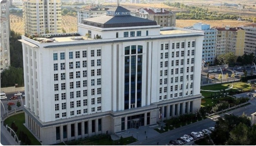 AK Parti'de Ekrem İmamoğlu Krizi Derinleşiyor