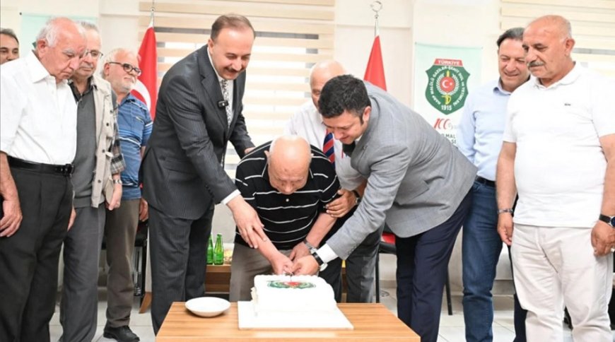 Vali Abdullah Erin’den Babalar Günü’nde Duygulandıran Buluşma