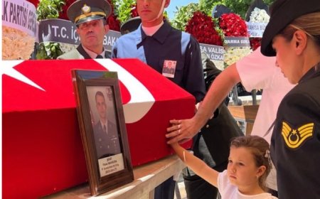 Türkiye 12 Şehidini Gözyaşlarıyla Uğurladı: Kardeşten Kılıçlı Veda Hafızalara Kazındı