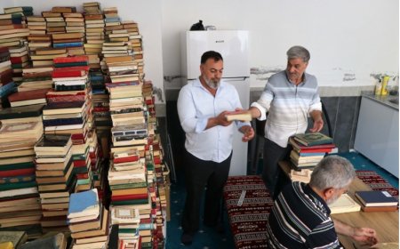 Şehit Oğlu İçin Binlerce Kur’an-ı Kerim’i Onarıyor