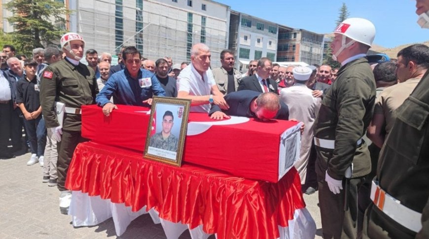 Şehitlere veda: Gözyaşları içinde son yolculuklarına uğurlandılar