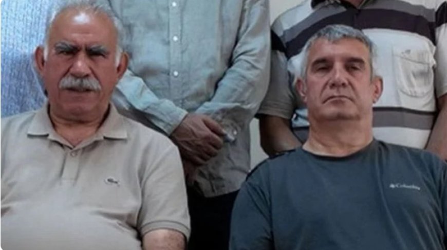 Öcalan’ın Solundaki İsim Serbest: Veysi Aktaş 31 Yıl Sonra Tahliye Edildi