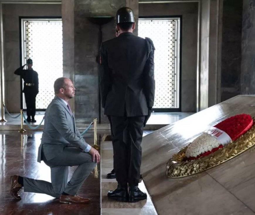 Belçika Savunma Bakanı Anıtkabir’de Diz Çöktü: Atatürk’e Derin Saygımı İfade Ettim