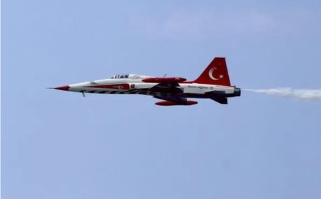Türk Yıldızları, Şehit Pilot Tayfun Kureş Anısına Of Semalarında Gösteri Yaptı