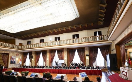 Komisyonda neler oluyor: Numan Kurtulmuş’un takdir ettiği sözler ve Kürtçe tartışması