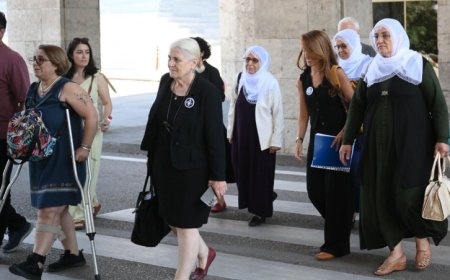 Komisyonda  Öcalan  ve  Kürtçe tartışması: Cumartesi Anneleri ile Barış Anneleri dinlendi