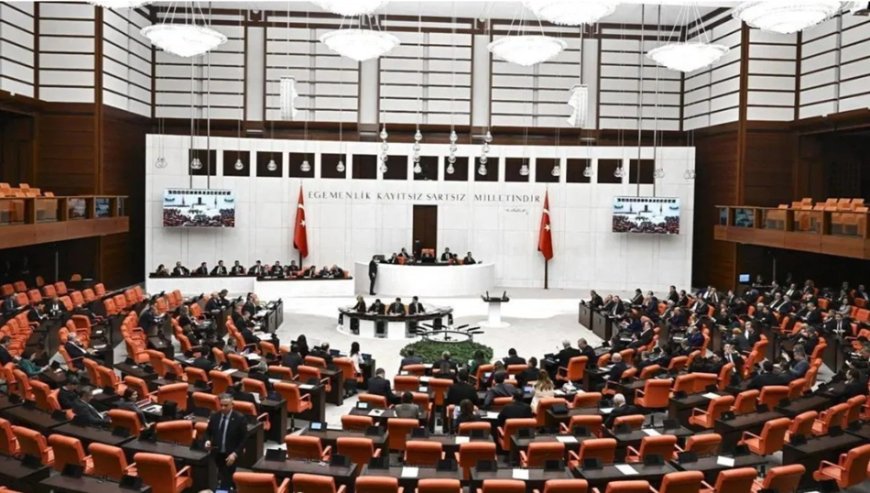 Eski Bakan ve Vekillerden Anayasa Tepkisi:  Kurucu Meclis Değilsiniz!