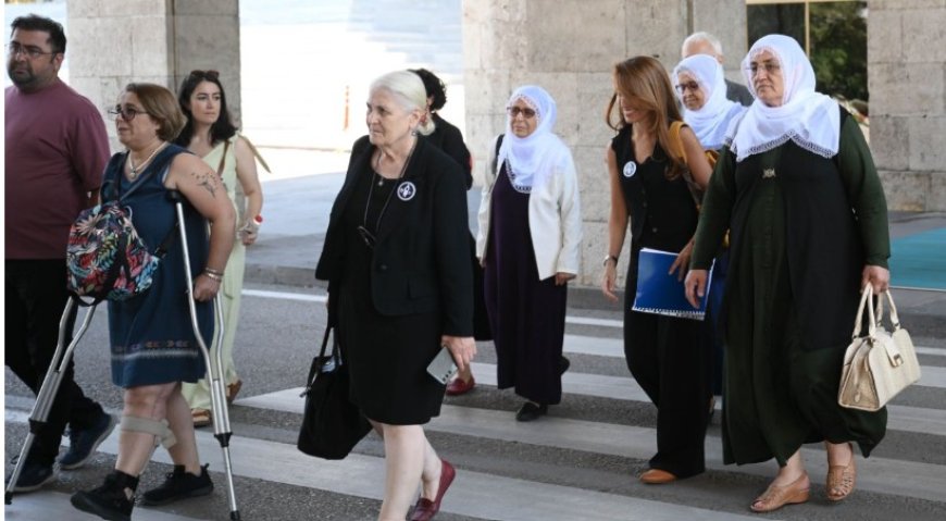 Komisyonda  Öcalan  ve  Kürtçe tartışması: Cumartesi Anneleri ile Barış Anneleri dinlendi