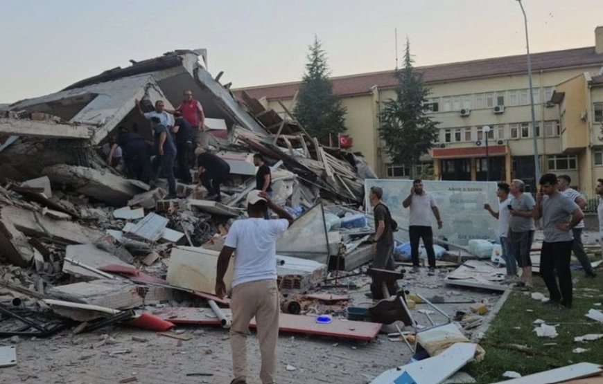 Balıkesir'de Korku Dolu Gece: 6,1'lik Depremin Ardından Sındırgı 4,0 ile Yeniden Sallandı