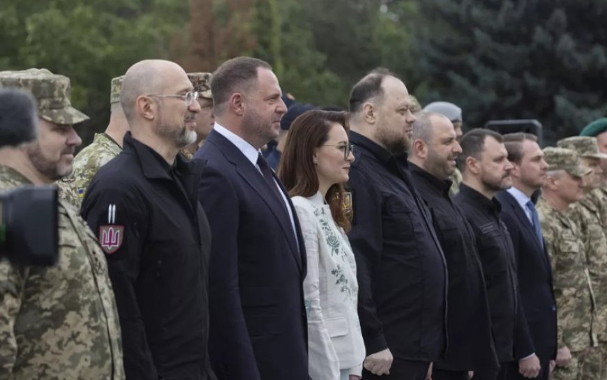 Ukrayna Ulusal Bayrak Günü'nü Kutluyor: Göndere Çekilen Her Bayrak, Rus Saldırılarına Meydan Okuyor