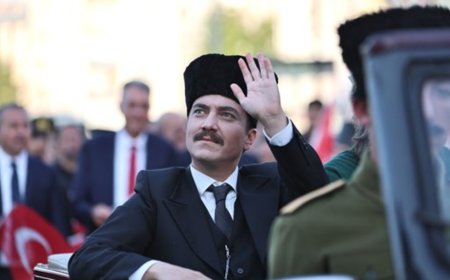 Sivas’ta Atatürk’ün Şehre Gelişi Temsili Canlandırmayla Kutlandı