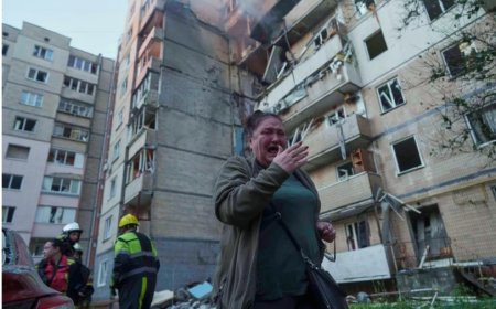 Rusya, Ukrayna’ya 823 saldırı düzenledi: Hükümet binasında yangın, en az 2 ölü