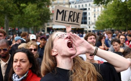 Fransa’da kemer sıkma isyanı büyüyor:  Başbakan yetmez, Macron da gitsin