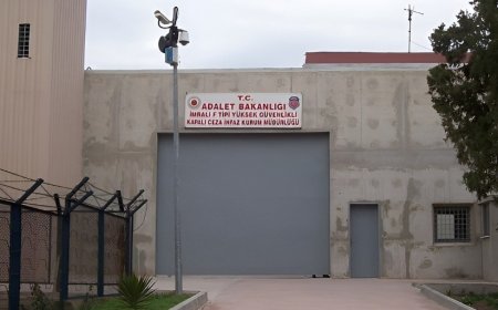 İmralı’ya heyet tartışması büyüyor: Dış cephede dosyalar kabarırken içerde yeni anayasa ve terörsüzleşme polemiği