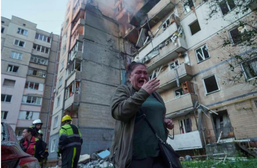 Rusya, Ukrayna’ya 823 saldırı düzenledi: Hükümet binasında yangın, en az 2 ölü