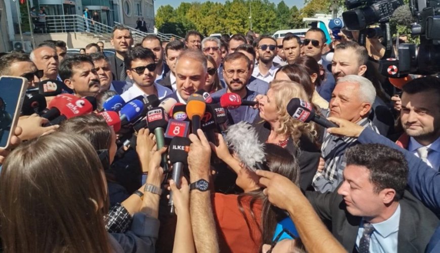 Mahkeme  tedbirsiz erteledi: CHP kurultay dosyası 24 Ekim’e kaldı