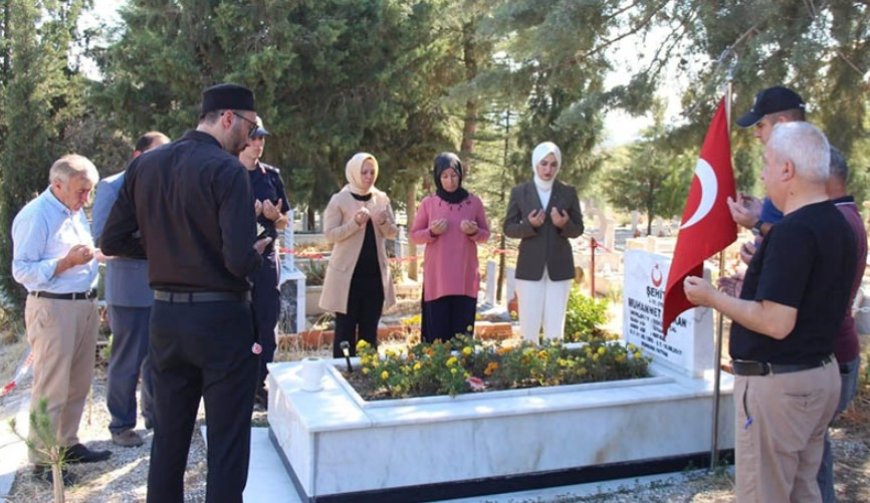 Denizli’de vefa nöbeti: Şehit Jandarma Uzman Çavuş Muhammet Arıkan mezarı başında anıldı