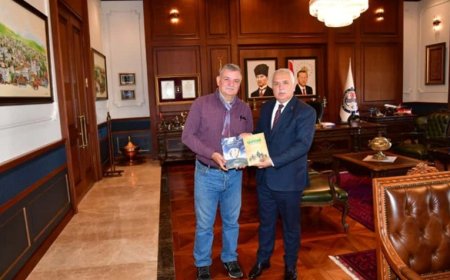 Gazi Torunu Araştırmacı Yazar, Trabzon Valisi Aziz Yıldırım'ı Ziyaret Etti: Şehitlik Mirasına Güçlü Destek Sözü