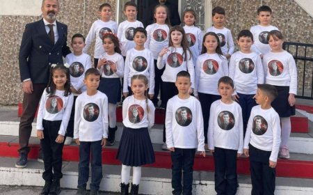 Ülkü İlkokulu öğrencileri şehit öğretmenlerini unutmadı