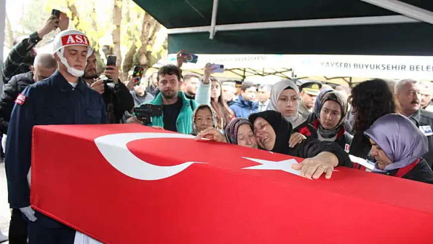 Şehit Pilot Nihat İlgen son yolculuğuna uğurlandı: Eşi, montuyla törene katıldı