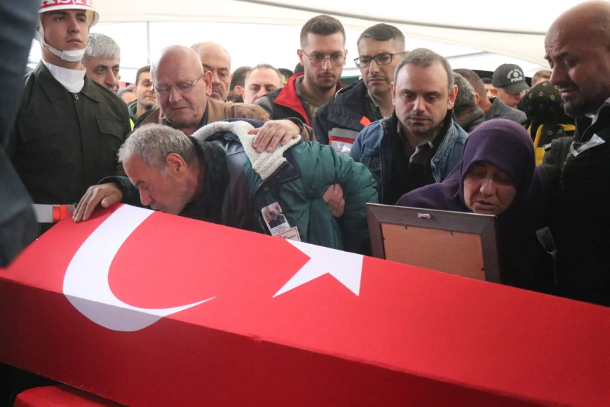 Sakaryalı şehit Akın Karakuş son yolculuğuna uğurlandı: Eşi askeri kıyafetle vedalaştı