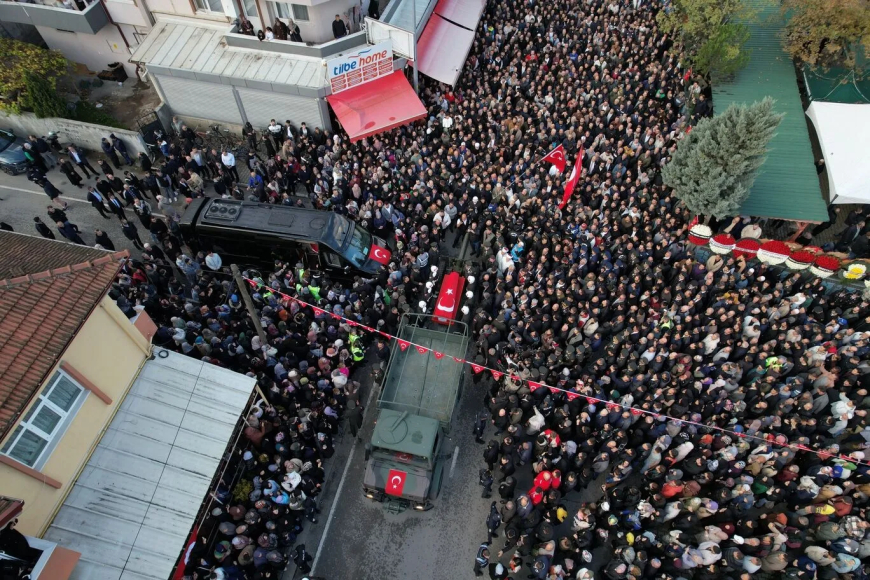 Sakaryalı şehit Akın Karakuş son yolculuğuna uğurlandı: Eşi askeri kıyafetle vedalaştı