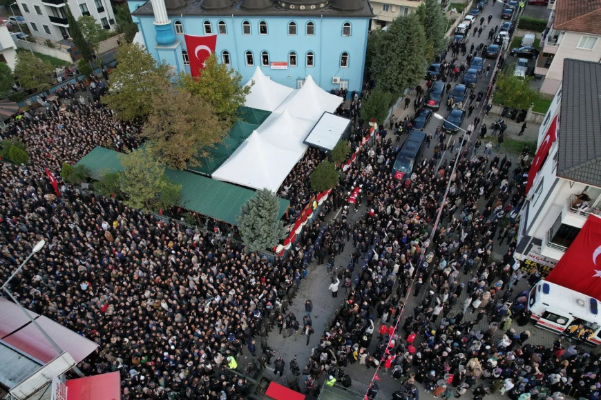Sakaryalı şehit Akın Karakuş son yolculuğuna uğurlandı: Eşi askeri kıyafetle vedalaştı