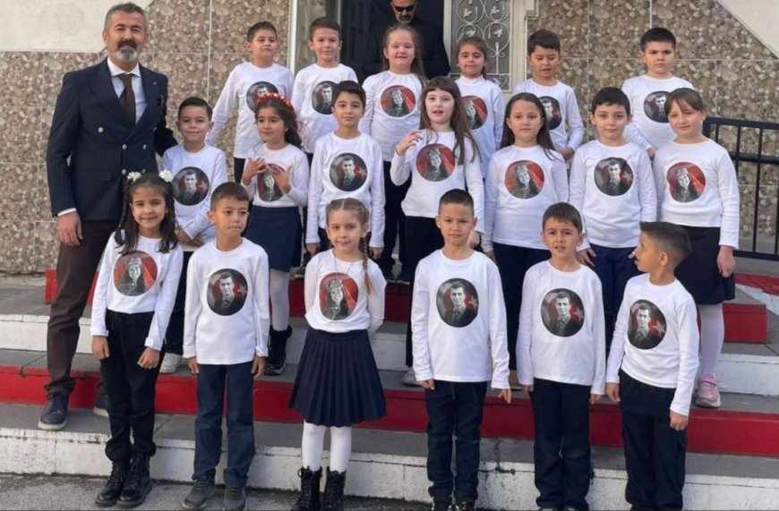 Ülkü İlkokulu öğrencileri şehit öğretmenlerini unutmadı