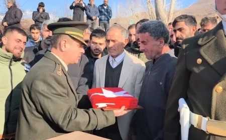 Şehit babasının ayakkabı tartışmasına valilikten sağlık açıklaması
