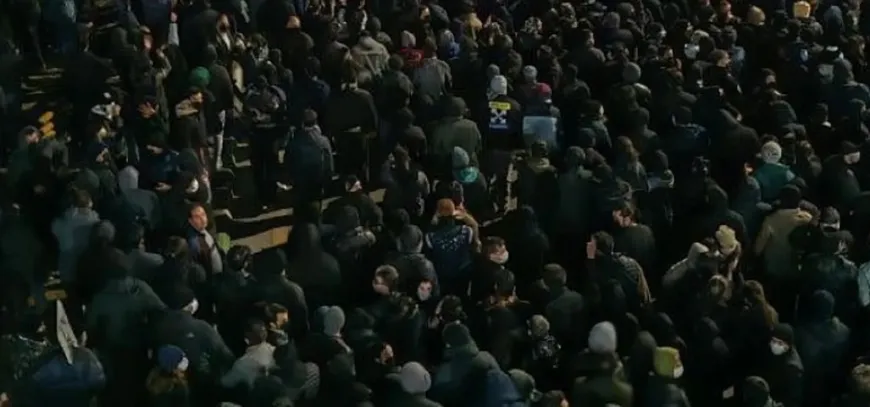 İran'da Rıza Pehlevi çağrısı sonrası protestolar: İnternet kesildi