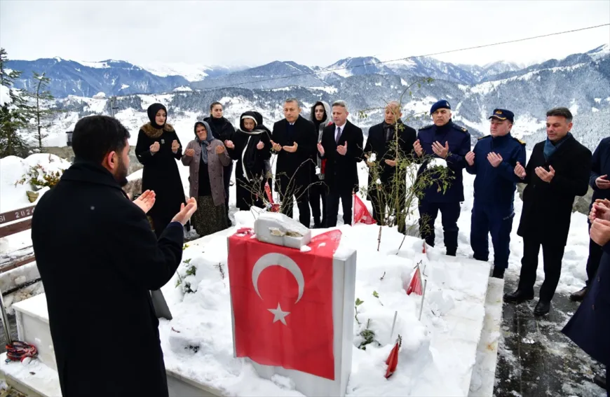 Vali Şahin'den Eren Bülbül ve Özkan Sümer'in mezarına ziyaret