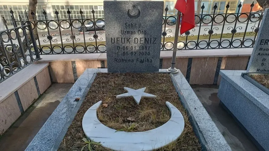 Van şehidi Ufuk Deniz Tosya'da kabri başında anıldı