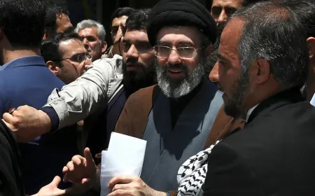 İran'da devir teslim: Yeni dini lider Mücteba Hamaney oldu