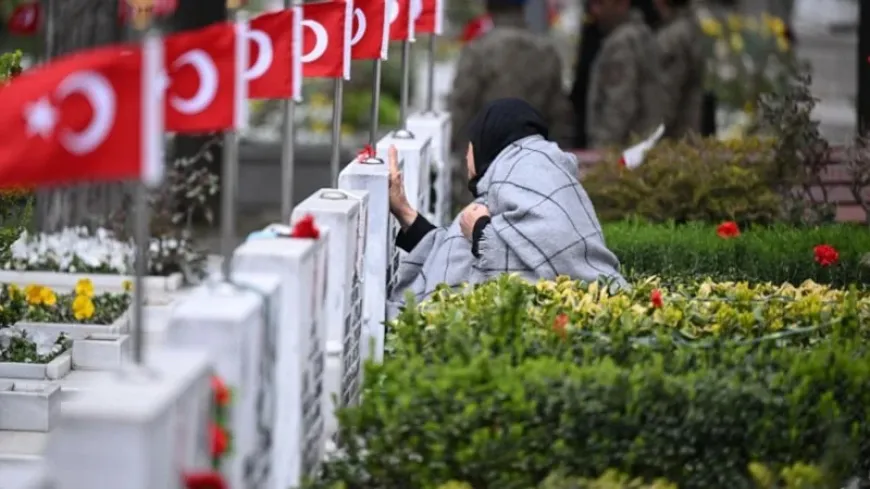 Ramazan Bayramı'nda şehitliklerde hüzünlü ziyaret