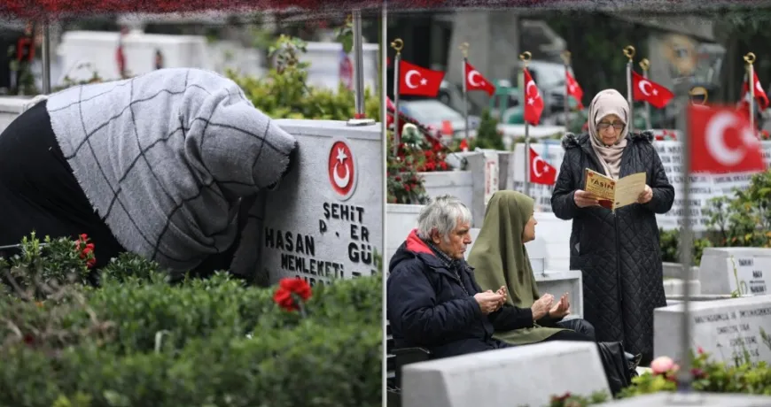Ramazan Bayramı’nın ilk gününde şehitliklerde hüzün hakim