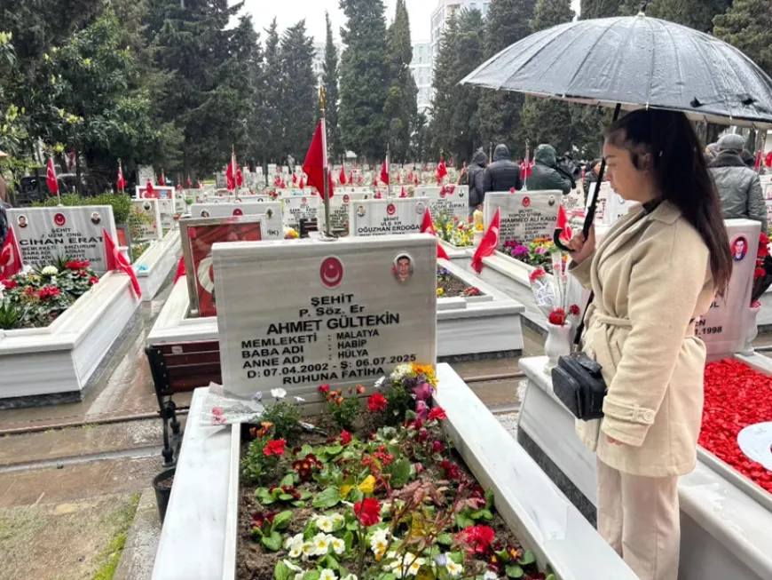 Edirnekapı Şehitliği'nde hüzünlü bayram: Mezar Taşlarına sarıldılar