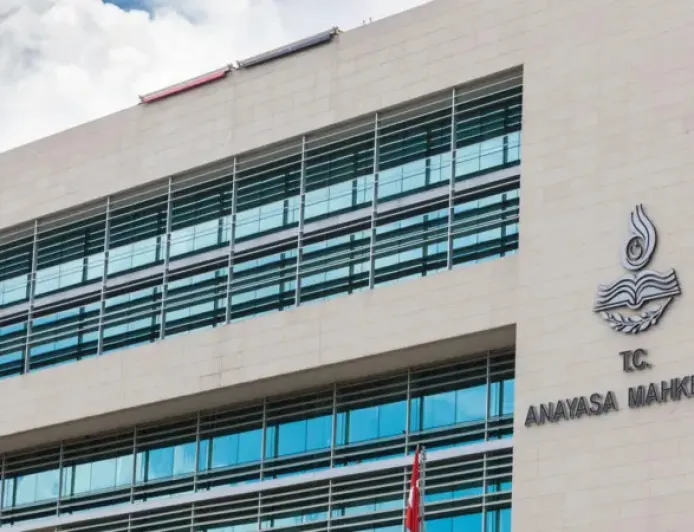 AYM'den Emsal Karar: Süresiz Nafaka Düzenlemesi İptal Edildi