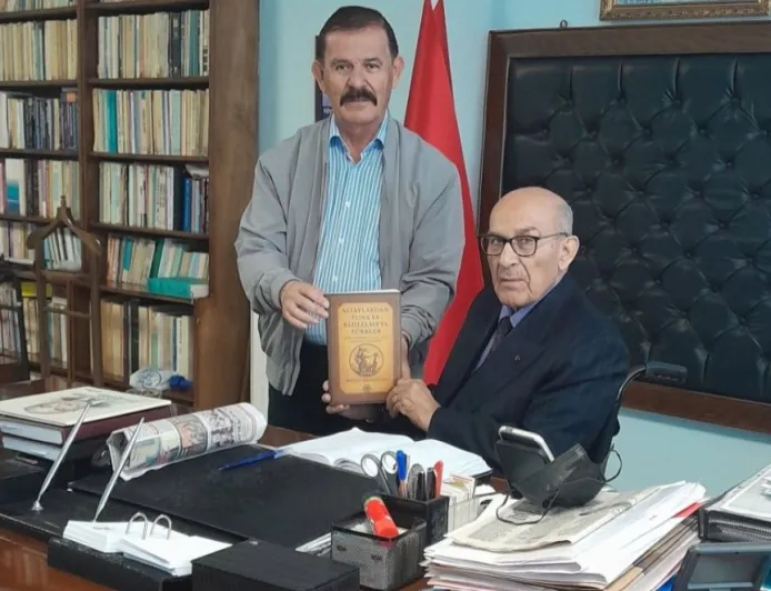 Terör Gazisi  Muharrem Şemsek’e Kızılelma’ya Türkler kitabı takdim edildi