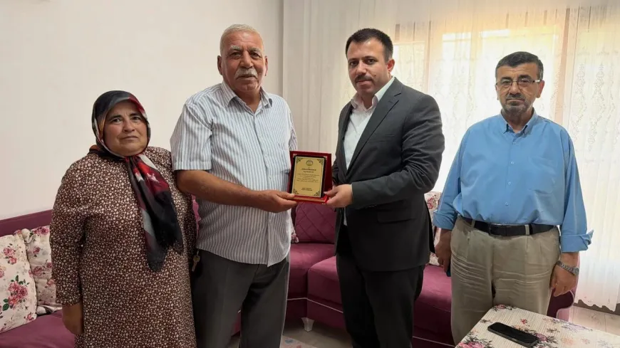 Düziçi Kaymakamı'ndan Şehit Babası Muhittin Göl'e Babalar Günü Ziyareti
