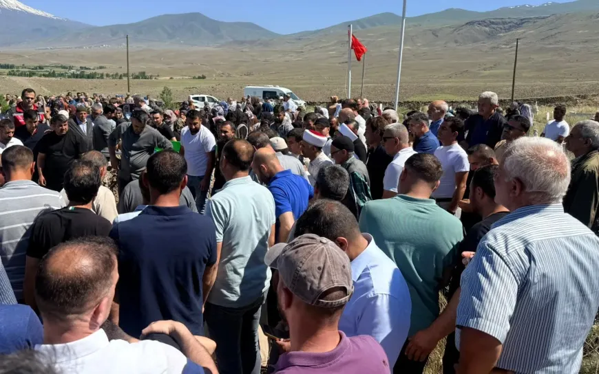 İki şehit babası Ahmet Akdeniz, Iğdır’da son yolculuğuna uğurlandı