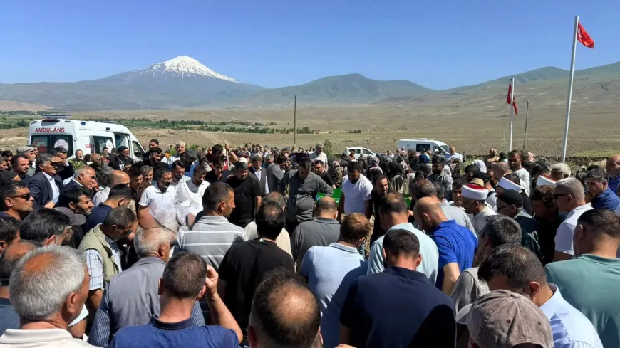 İki şehit babası Ahmet Akdeniz, Iğdır’da son yolculuğuna uğurlandı