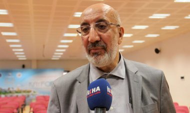 Maalesef birileri geliyorum diyen devrimin farkında değil