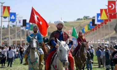 800 yıllık Selçuklu mezarlığına rulo çim döşendi