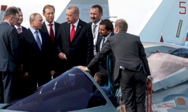 Erdoğan ile Putin Moskova'da Rus Sukhoi SU-57 savaş uçağını inceledi