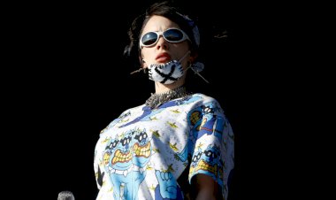 Billie Eilish, kendisini üstsüz robot şeklinde resmeden dergiye sert tepki gösterdi