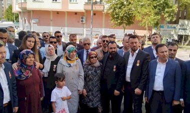 HDP kapısına birlikte dayandılar