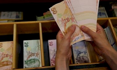 Bütçe, ağustosta 576.3 milyon lira fazla verdi