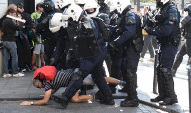 Paris'te göstericilere polis müdahalesi