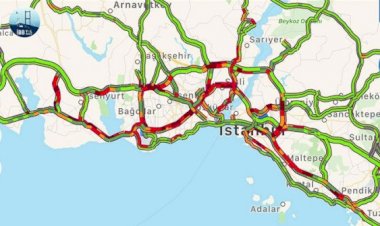Depremin ardından trafik durdu