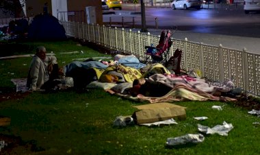 Parklara ve camilere sığmadılar